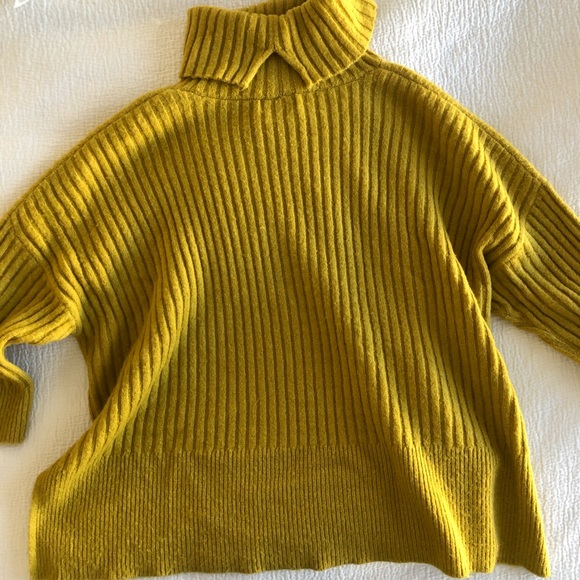 Oversized Sweater - Picture 7 of 8